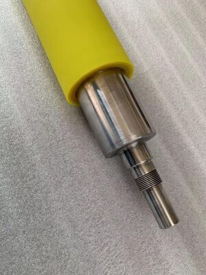 rouleau revêtu de caoutchouc sur mesure, rouleau de convoyeur revêtu de caoutchouc, rouleau de caoutchouc