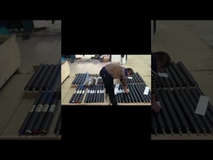 La surface du rouleau en caoutchouc est lisse, résistante à l'usure et a une longue durée de vie